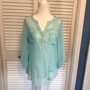 Express 1/2 button blouse in aqua. Size small
